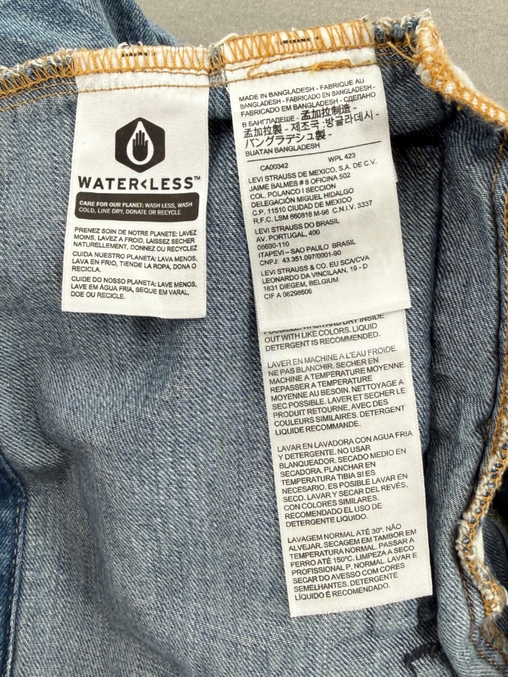 Levis Premium Denim Trucker Jacket Light Wash Blue Jean Button Front Men Small - Picture 8 of 9